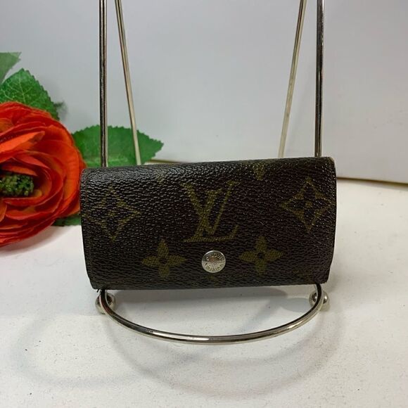 Louis Vuitton Monogram 4 Key Wallet - Picture 1 of 8